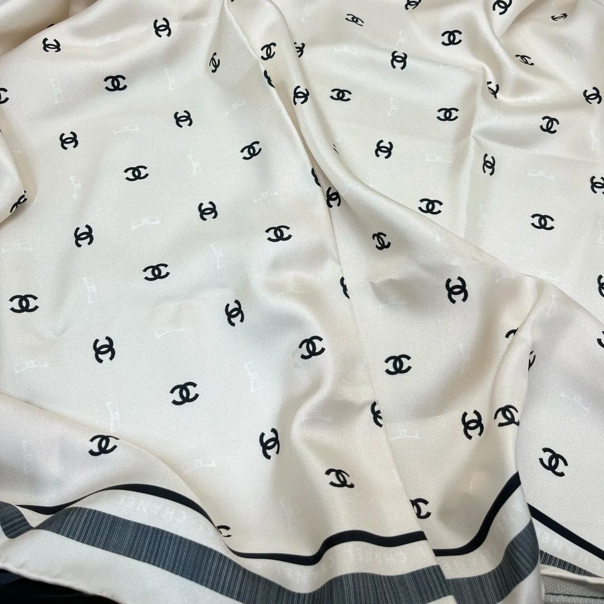 Платок CHANEL