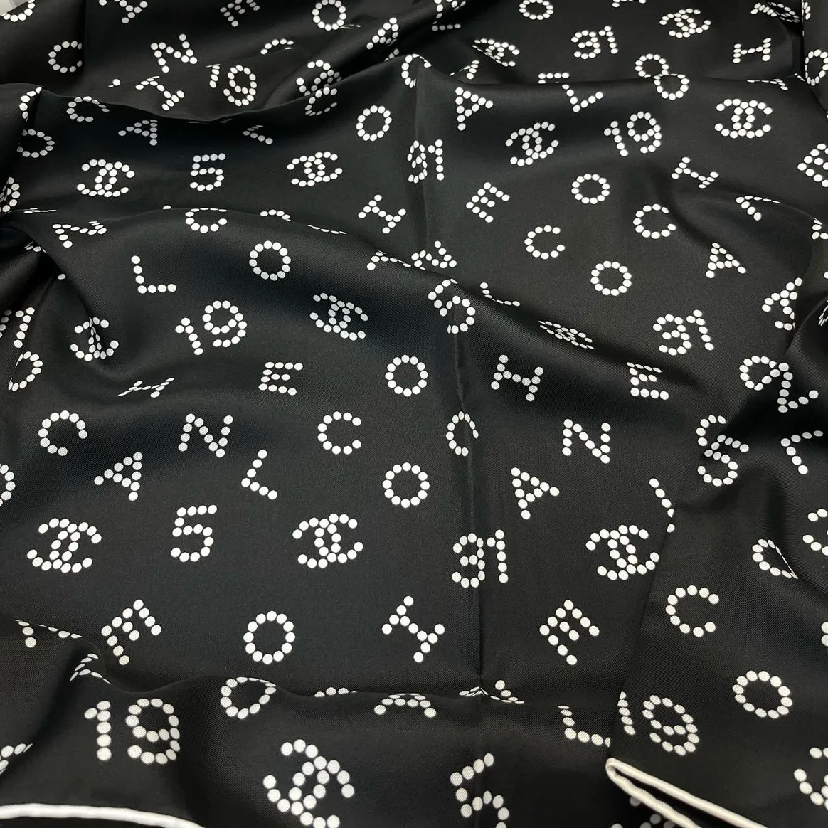 Платок CHANEL