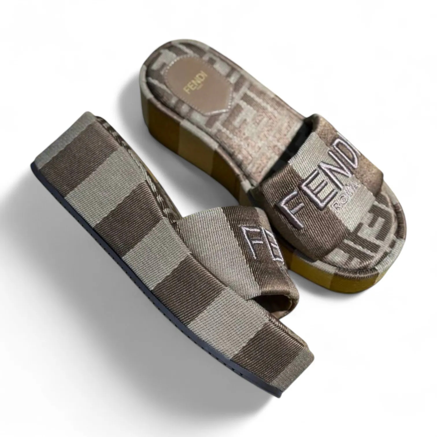 Сабо FENDI
