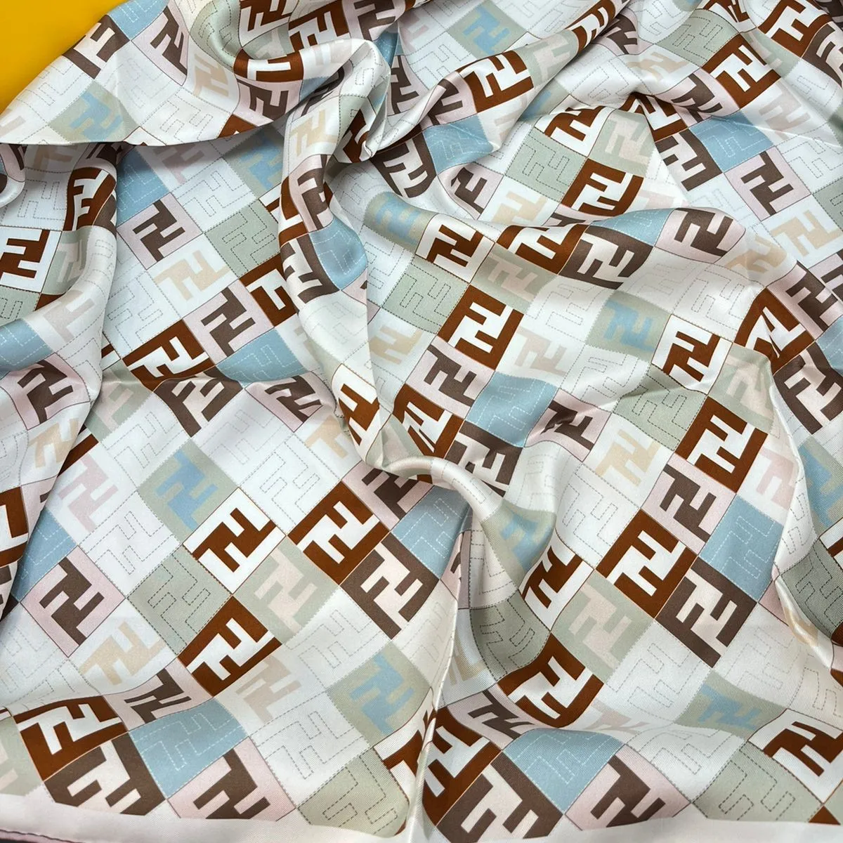 Платок FENDI (140Х140 см)