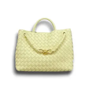 Сумка BOTTEGA VENETA Andiamo (24 см)