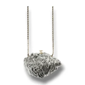 Сумочка CHANEL Oyster Minaudiere (18 см)